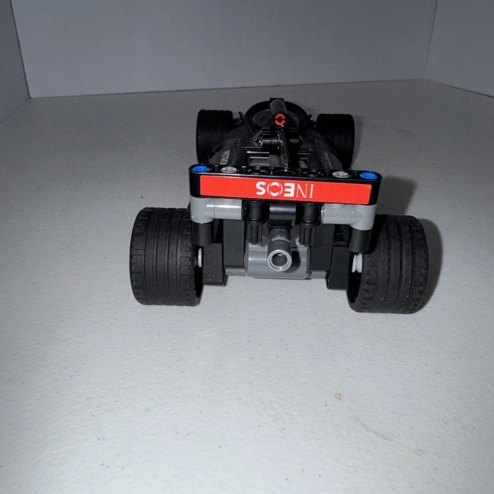 LEGO Technic Mercedes-AMG F1 W14 E Performance Pull-Back set (42165) Read